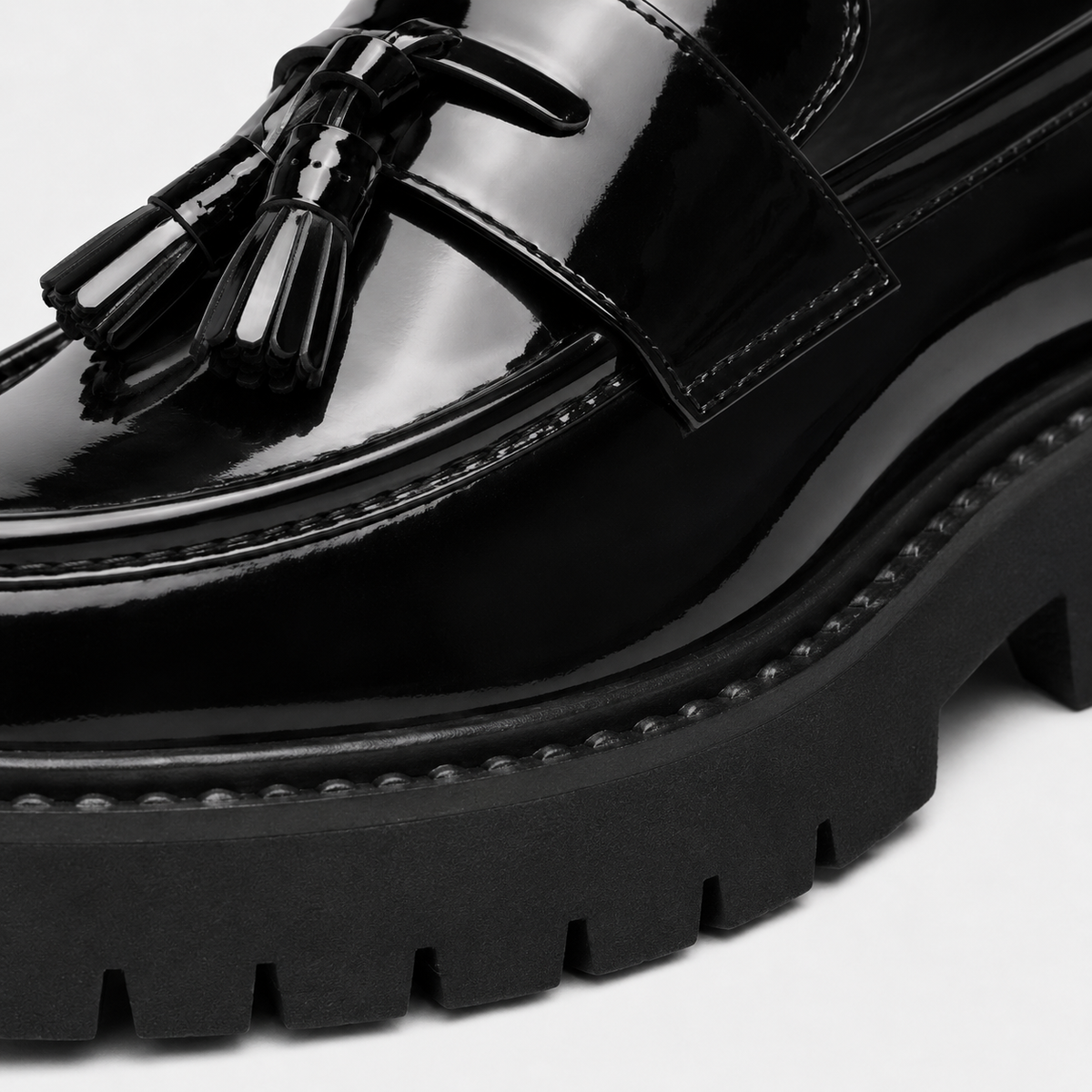 Mens Tassel Loafers – Black & White Leather British Style Slip-On Dress Shoes