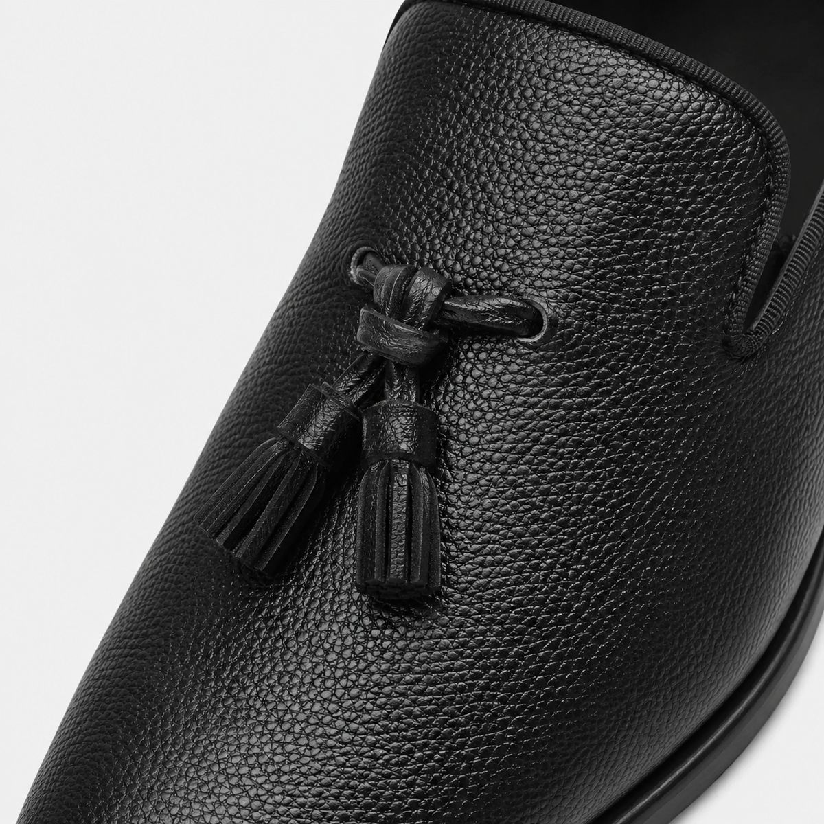 Mens Black Handcrafted Full-Grain Leather Tassel Loafers – Elegant Casual Slip-On Shoes