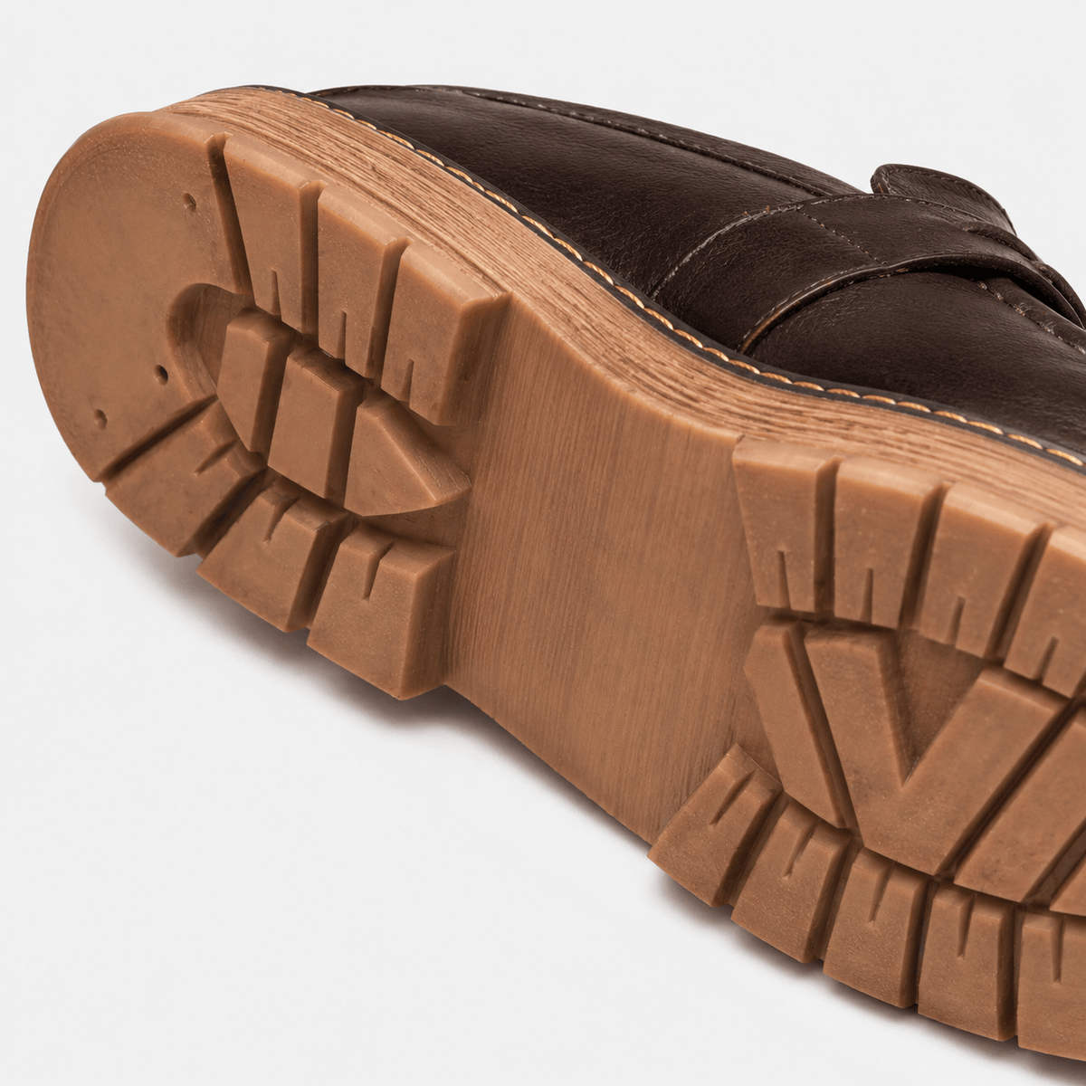 Ma boutique Mens Brown Handmade Leather Loafers – British Retro Round Toe Fringe Slip-On Shoes