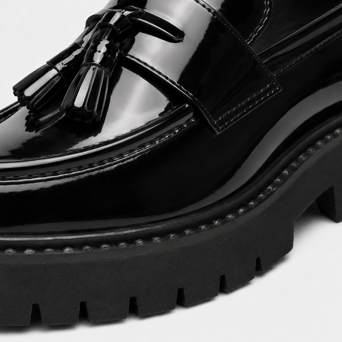 Ma boutique Mens Tassel Loafers – Black & White Leather British Style Slip-On Dress Shoes