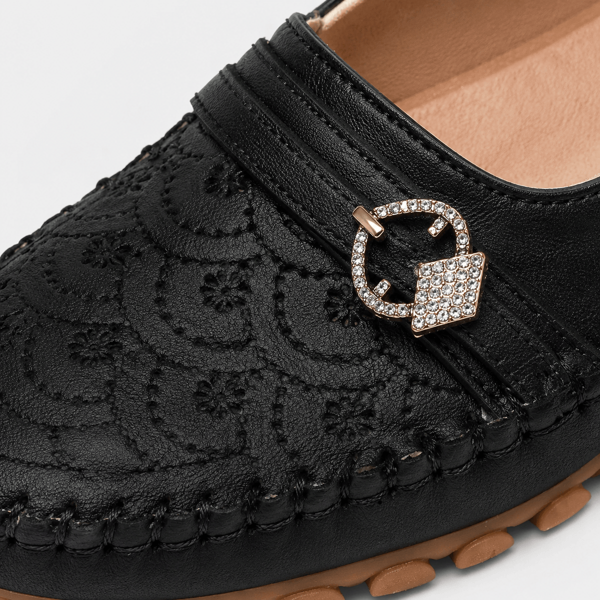 Ma boutique Women's Embroidered Slip-On Loafers – Black Lightweight Wide Fit Breathable Flat Shoes