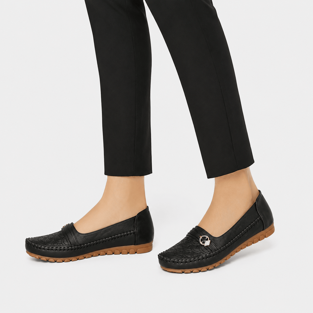 Ma boutique Women's Embroidered Slip-On Loafers – Black Lightweight Wide Fit Breathable Flat Shoes