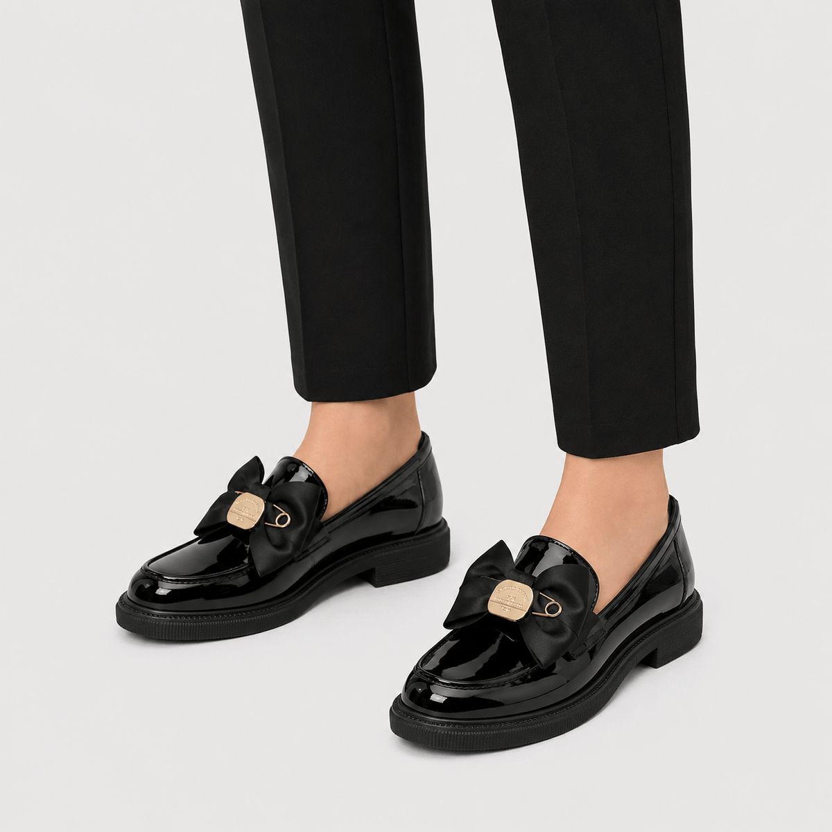 Ma boutique Womens Black Patent Leather Platform Loafers – Exquisite Bow Detail Casual Designer Shoes