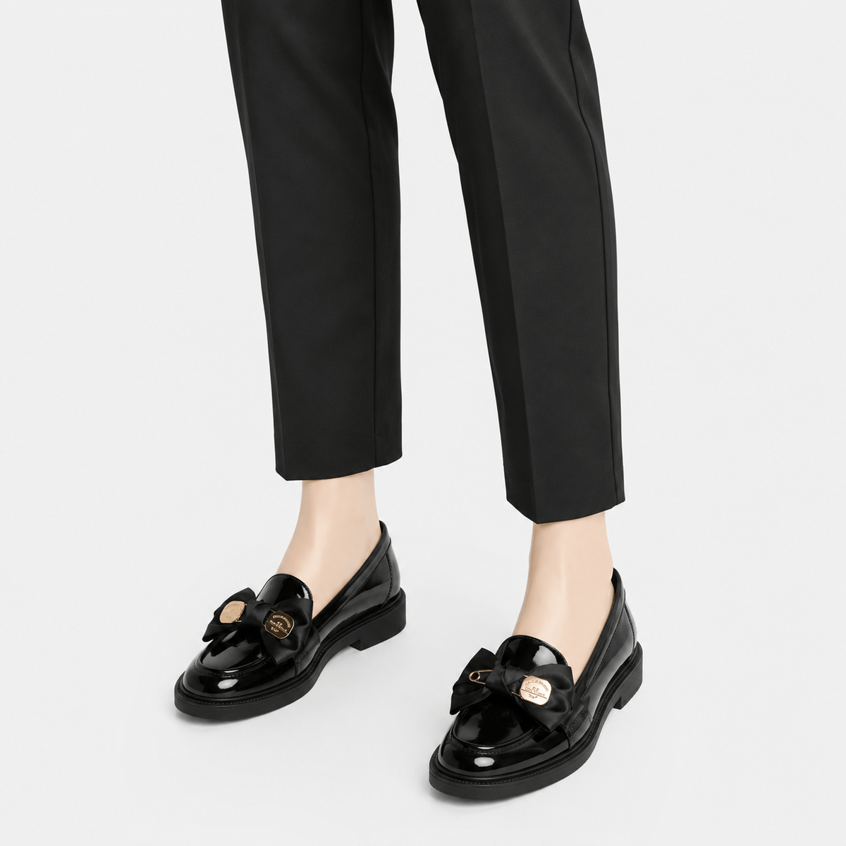 Ma boutique Womens Black Patent Leather Platform Loafers – Exquisite Bow Detail Casual Designer Shoes